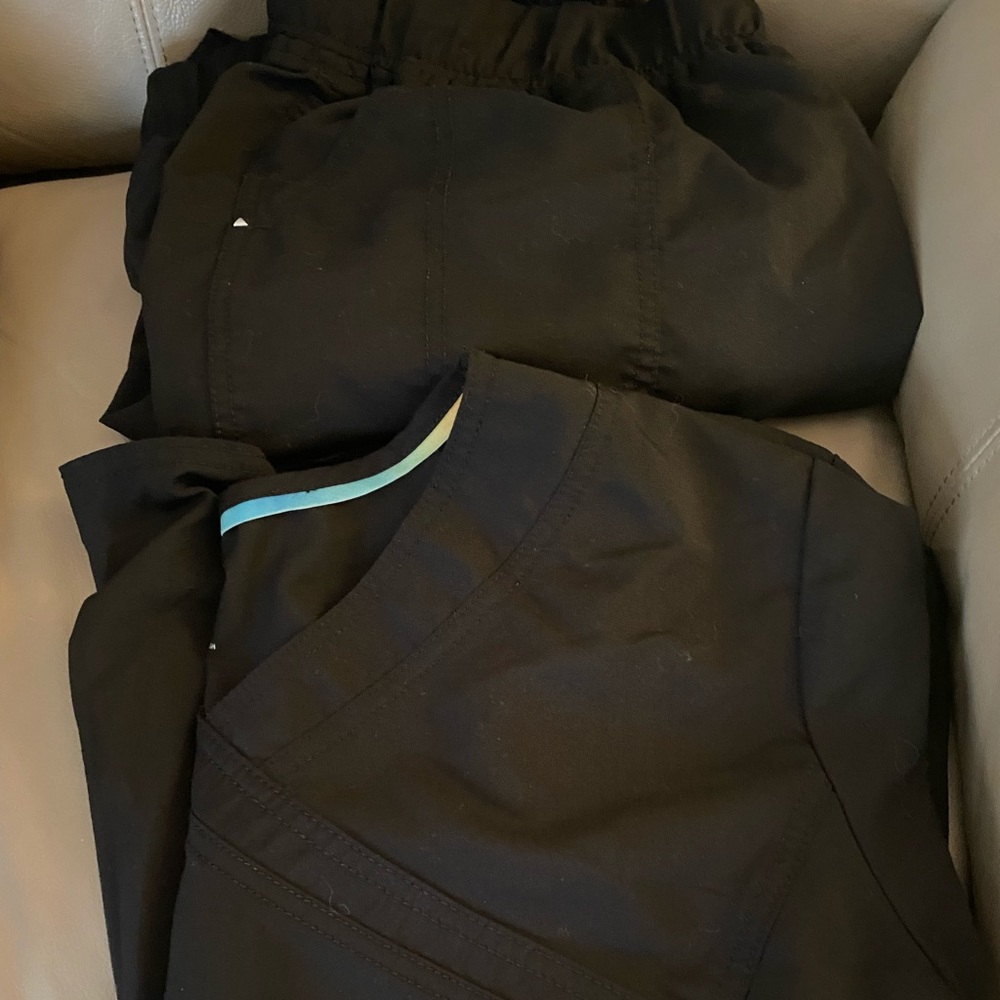 Black nursing scrubs. Size 2X.